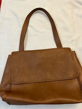 Classic Brown Women's Shoulder Bag - Timeless Everyday Tote